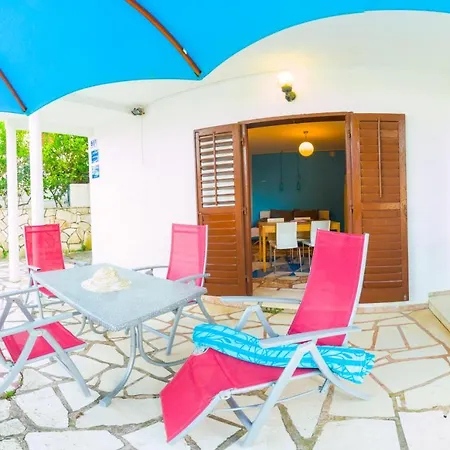The Sea House Apartments Vis Room photo