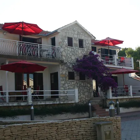The Sea House Apartments Vis Exterior photo