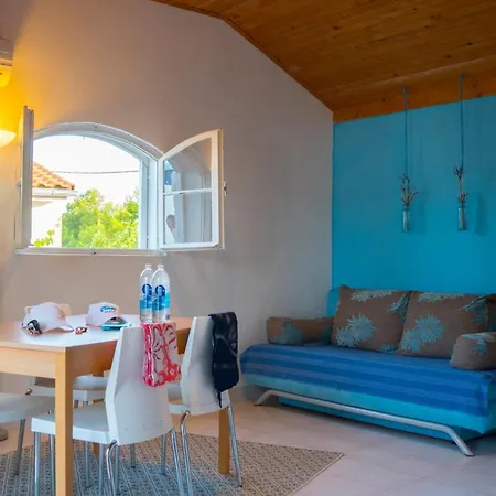 The Sea House Apartments Vis Room photo