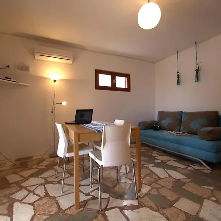 The Sea House Apartments Vis Room photo
