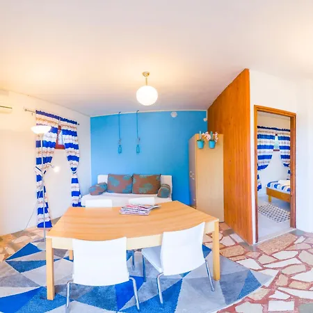 The Sea House Apartments Vis Room photo