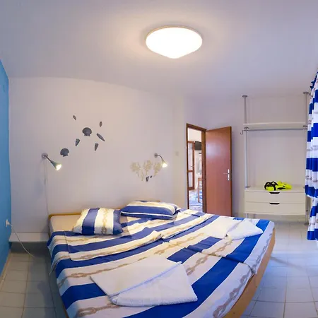 The Sea House Apartments Vis Room photo