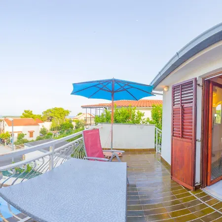 The Sea House Apartments Vis Room photo