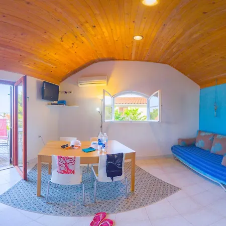 The Sea House Apartments Vis Room photo