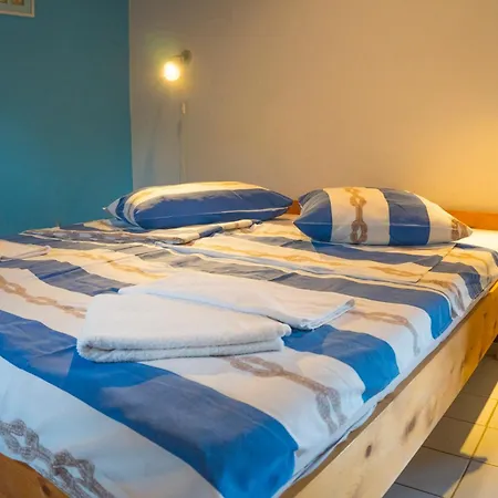 The Sea House Apartments Vis Room photo