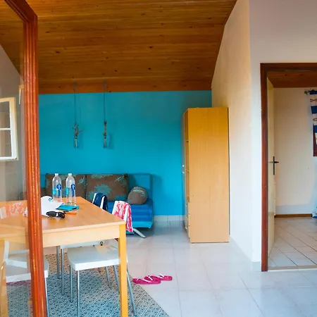 The Sea House Apartments Vis Room photo