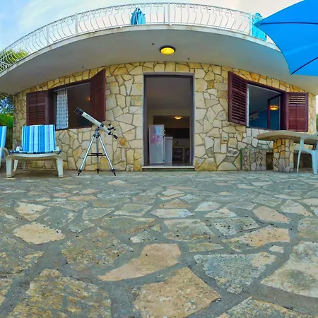 The Sea House Apartments Vis Room photo