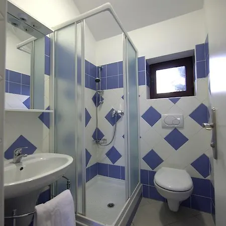 The Sea House Apartments Vis Room photo
