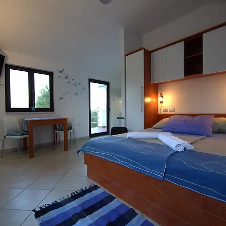 The Sea House Apartments Vis Room photo