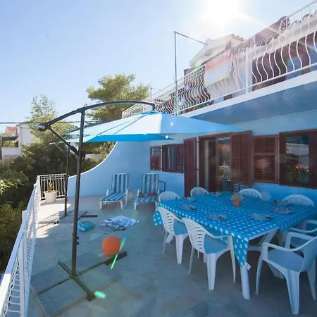 The Sea House Apartments Vis Room photo