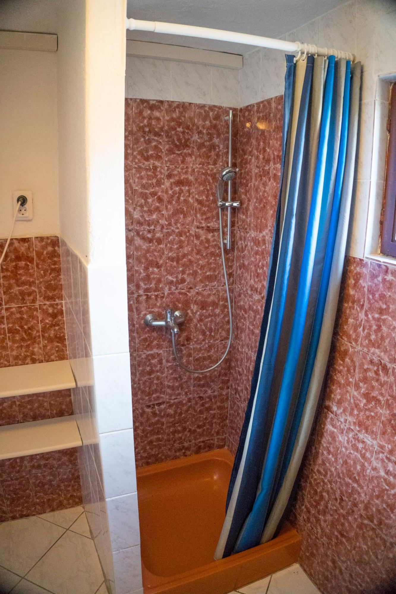 The Sea House Vis